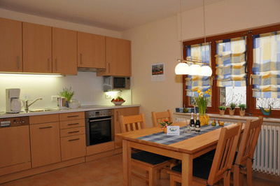 Separate K�che mit Esstisch