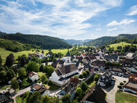  Blick auf den Ort Lenzkirch mit der Kirche (Bildnachweis: � Hochschwarzwald Tourismus GmbH)