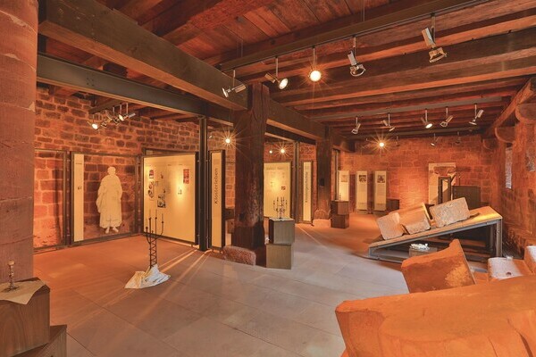 Ein Ausstellungsraum des Klostermuseums Copyright: (� Staatliche Schl�sser und G�rten Baden-W�rttemberg - Foto: Markus Schwerer)